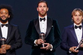 法国足球评十年最佳阵容：梅西C罗领衔